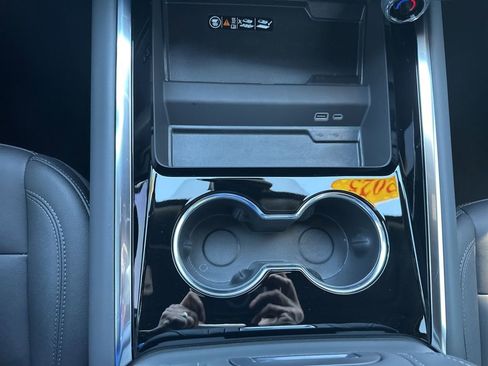 Used 2025 Chevrolet Suburban LT w/ Comfort Package image 6