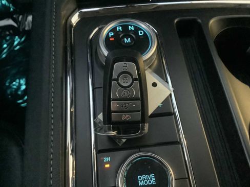 Used 2023 Ford Expedition Max XLT image 19