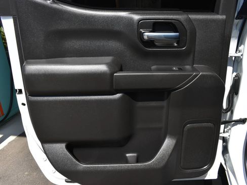 Used 2021 Chevrolet Silverado 1500 Custom Trail Boss AWD/4WD image 13
