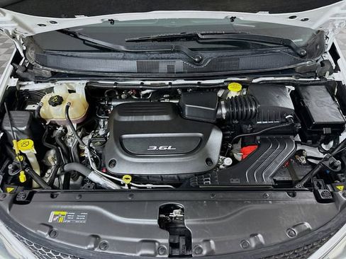 Used 2017 Chrysler Pacifica Limited w/ UConnect Theater Package image 33