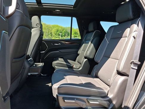 Certified 2022 Cadillac Escalade Premium Luxury AWD/4WD image 8