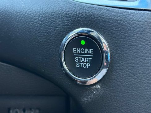 Used 2018 Ford Edge Titanium w/ Equipment Group 302A AWD/4WD image 22