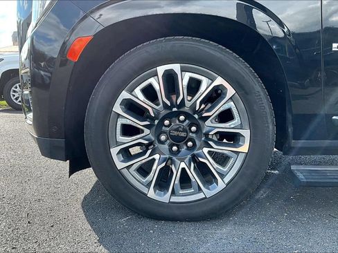 Used 2023 GMC Yukon XL Denali Ultimate w/ LPO, Floor Liner Package AWD/4WD image 2