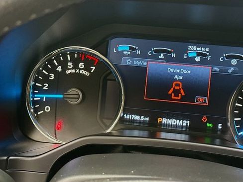 Used 2015 Ford F150 Lariat w/ Equipment Group 502A Luxury AWD/4WD image 12