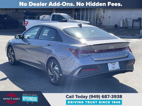 Certified 2025 Hyundai Elantra SEL w/ Cargo Package image 4