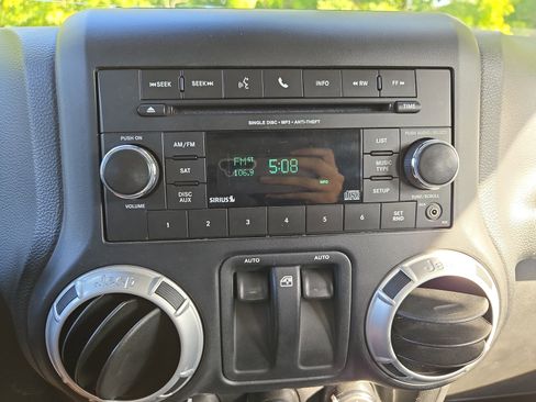 Used 2013 Jeep Wrangler Sahara w/ Dual Top Group image 15