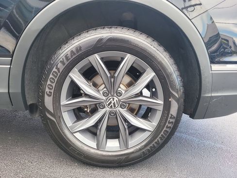 Used 2023 Volkswagen Tiguan SE FWD image 6