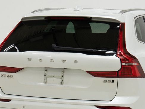Used 2023 Volvo XC60 B5 Plus AWD/4WD image 12