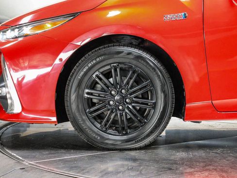 Certified 2017 Toyota Prius Prime Advanced w/ Carpet Mat Package FWD image 9