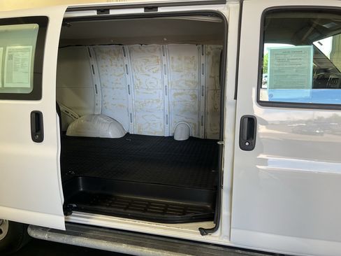 Used 2019 GMC Savana 2500 w/ Driver Convenience Package RWD image 18