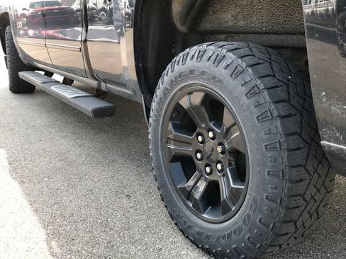 Used 2017 Chevrolet Silverado 1500 LT w/ Midnight Edition AWD/4WD image 12