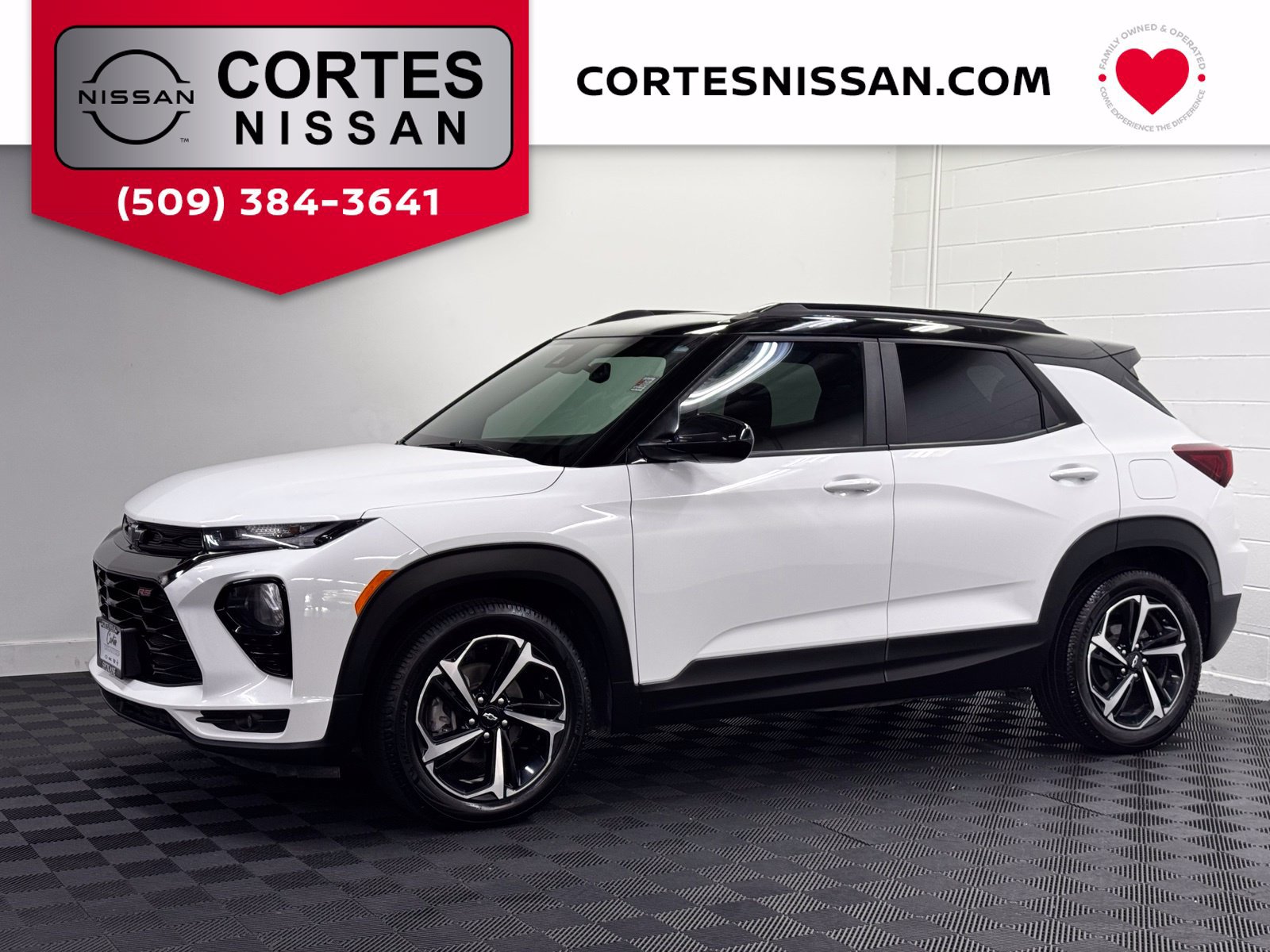 Used 2021 Chevrolet TrailBlazer RS w/ Sun and Liftgate Package FWD image 1