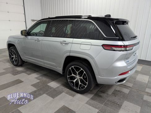 Used 2022 Jeep Grand Cherokee Summit image 2