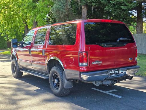Used 2004 Ford Excursion XLT AWD/4WD image 3