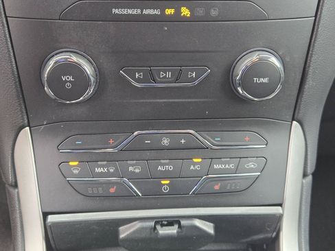 Used 2019 Ford Edge SEL w/ Equipment Group 201A FWD image 12