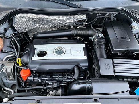 Used 2017 Volkswagen Tiguan S image 28