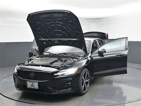 Used 2024 Volvo S60 B5 Plus image 51