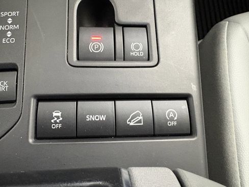Used 2022 Toyota Highlander XLE AWD/4WD image 23