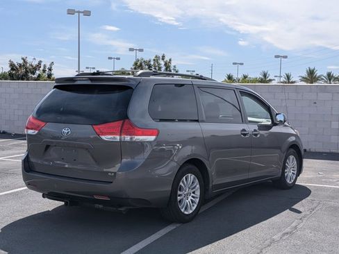 Used 2014 Toyota Sienna XLE image 5