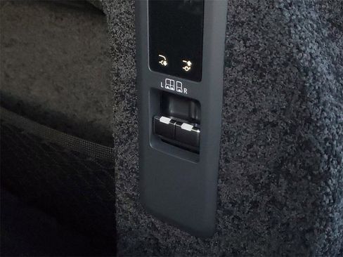 New 2025 Land Rover Range Rover SE image 36