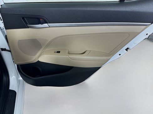 Used 2020 Hyundai Elantra SE image 27
