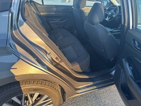 Used 2023 Nissan Altima 2.5 SV w/ SV Premium Package image 15