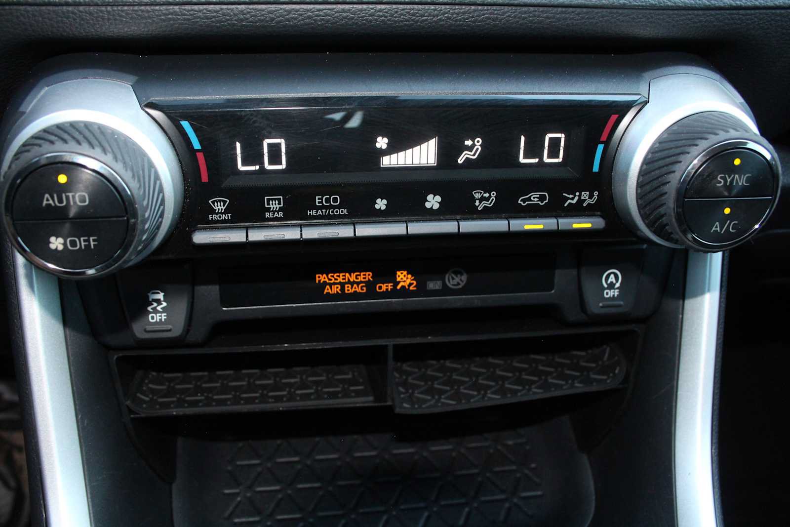 Used 2020 Toyota RAV4 XLE FWD image 42
