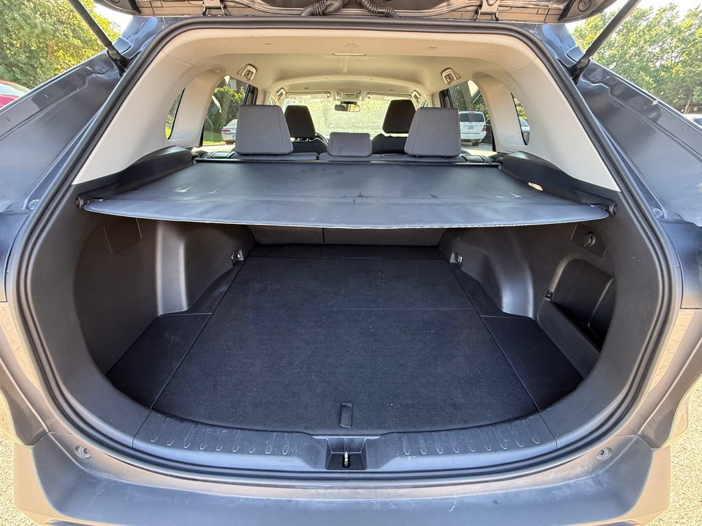 Used 2025 Toyota RAV4 XLE FWD image 34