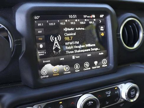 Used 2018 Jeep Wrangler Unlimited Sahara AWD/4WD image 14