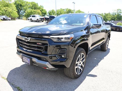 Used 2023 Chevrolet Colorado Z71 w/ Z71 Convenience Package 2 AWD/4WD image 3