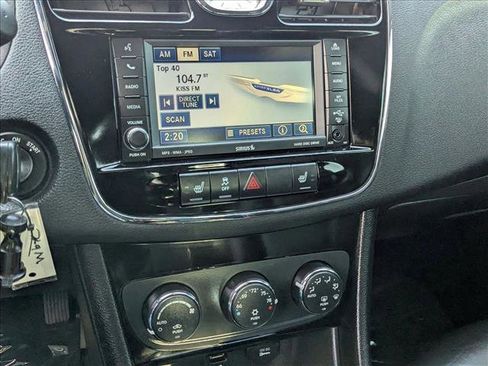 Used 2011 Chrysler 200 Limited image 13