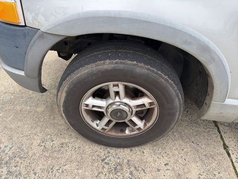 Used 2002 Ford Explorer XLT image 7