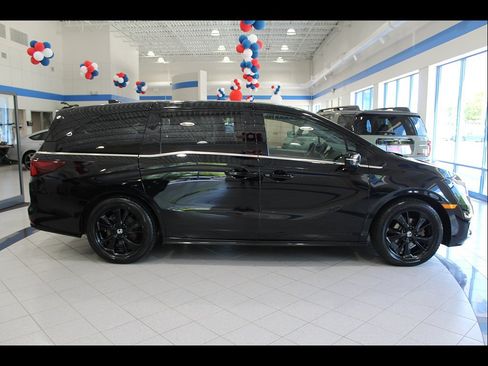 Used 2023 Honda Odyssey Sport image 4