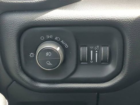 Used 2019 RAM 1500 Laramie AWD/4WD image 28