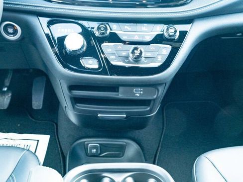 New 2026 Chrysler Pacifica Select image 30