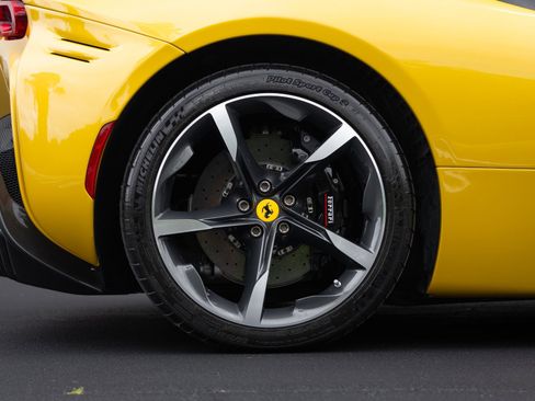 Used 2022 Ferrari SF90 Spider AWD/4WD image 9