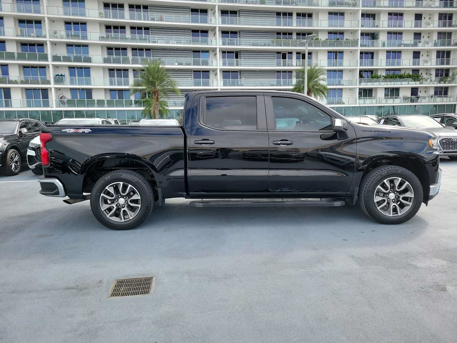 Used 2022 Chevrolet Silverado 1500 LT AWD/4WD image 7