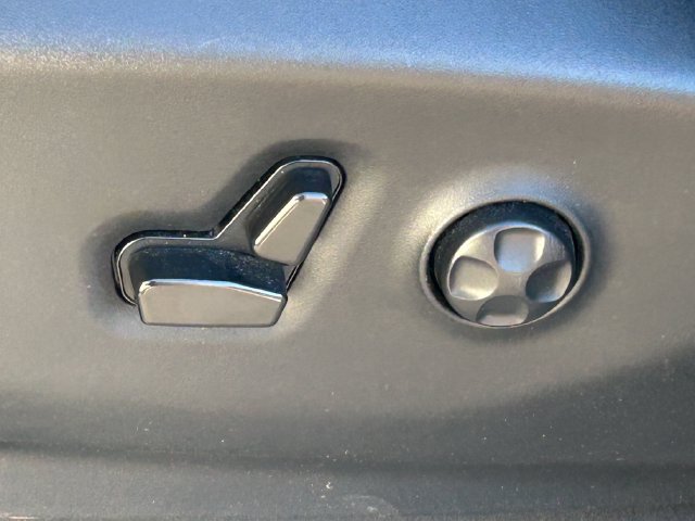 Used 2023 Chrysler Pacifica Touring-L FWD image 26