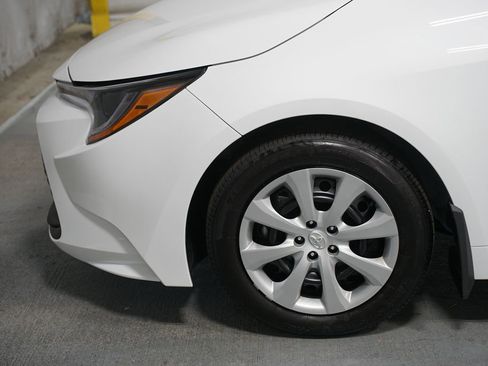 Used 2026 Toyota Corolla LE FWD image 5