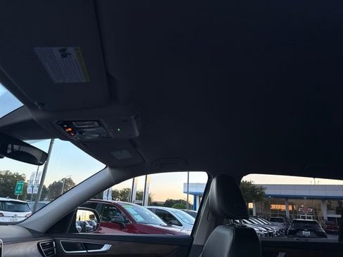 Used 2025 Volkswagen Atlas SE image 21