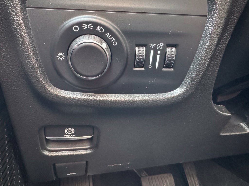 Used 2024 Jeep Grand Cherokee Altitude AWD/4WD image 30