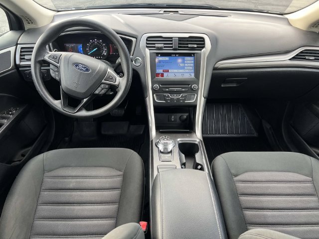 Used 2018 Ford Fusion SE w/ Fusion SE Technology Package FWD image 13
