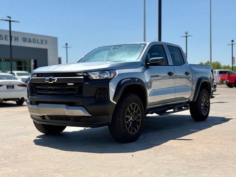 Used 2025 Chevrolet Colorado Trail Boss AWD/4WD image 4
