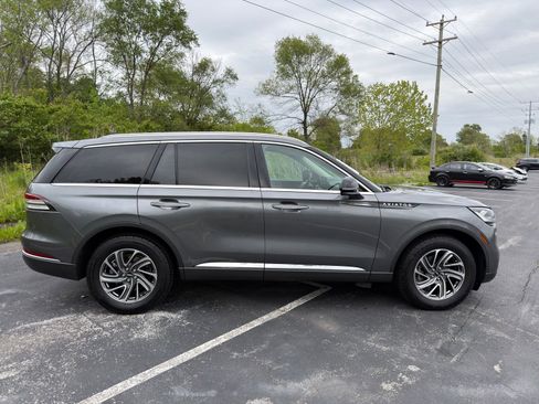 Used 2023 Lincoln Aviator AWD w/ Elements Package image 8