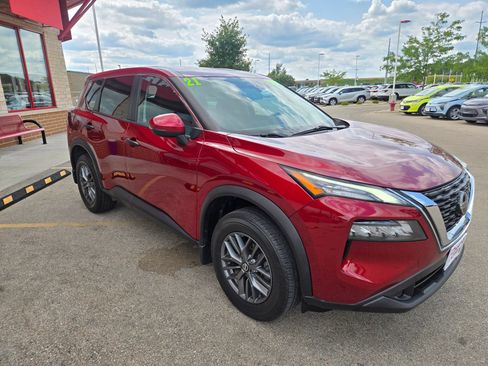 Used 2021 Nissan Rogue S FWD image 3