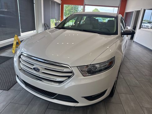 Used 2013 Ford Taurus Limited FWD image 9