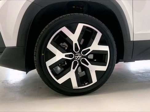 Used 2023 Volkswagen Taos SEL image 8