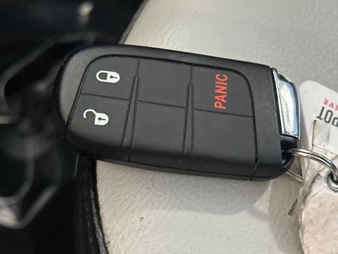 Used 2020 Jeep Compass Latitude FWD image 27
