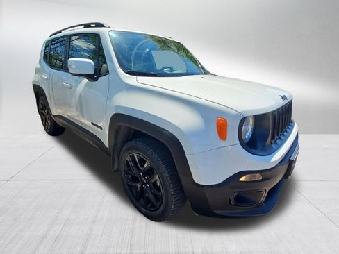 Used 2018 Jeep Renegade Altitude AWD/4WD image 3