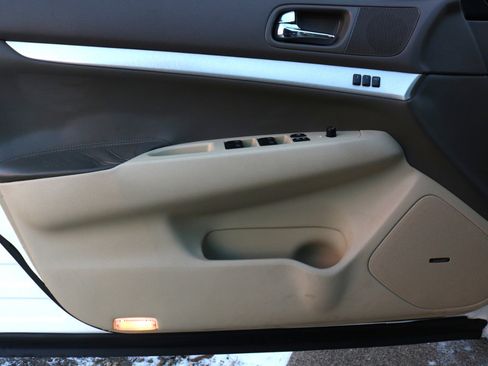 Used 2009 INFINITI G37 x Sedan w/ Premium Pkg image 17